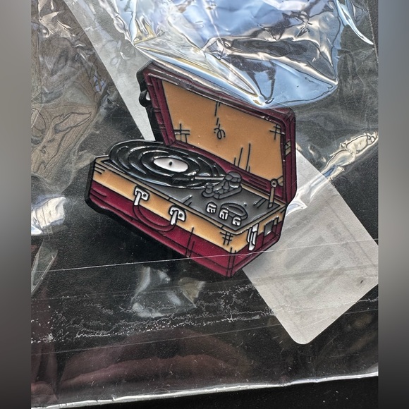 Vintage Record Player Pin - Picture 2 of 4